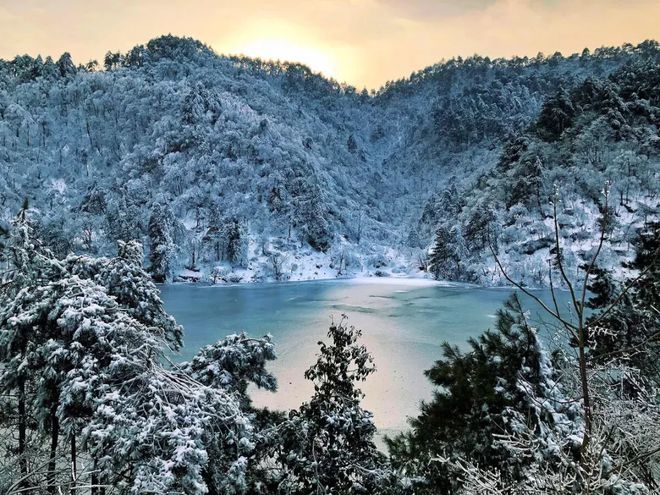 必一体育下载必一体育官网下载滑雪常识冬季撒欢全攻略：国内八大滑雪胜地嗨到停不下来！(图18)