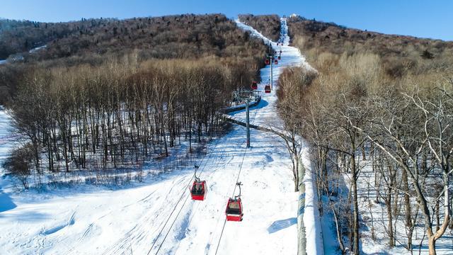 雪质松软温度适宜二三月亚布必一体育下载力滑雪滑雪常识正当时(图1)