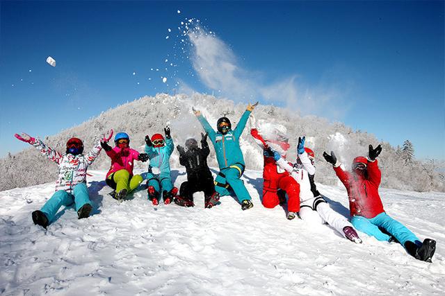 雪质松软温度适宜二三月亚布必一体育下载力滑雪滑雪常识正当时(图2)