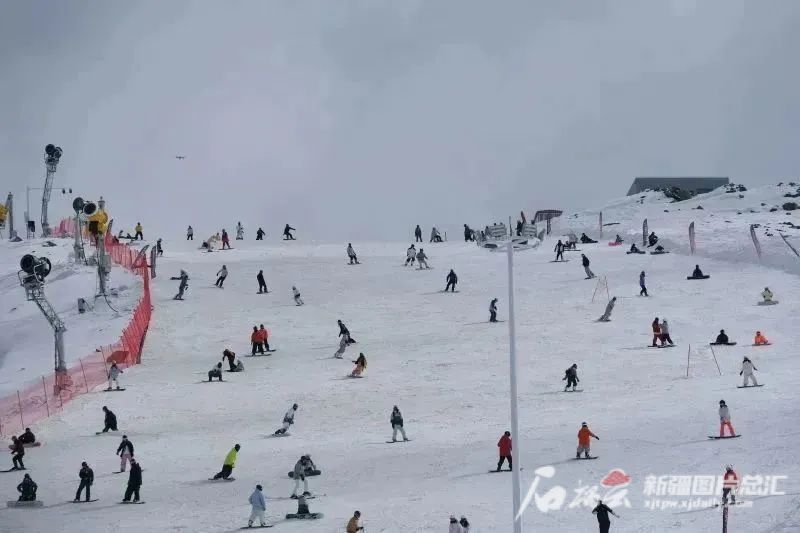 必一体育滑雪文体活动多彩 假日新疆“动”起来(图2)