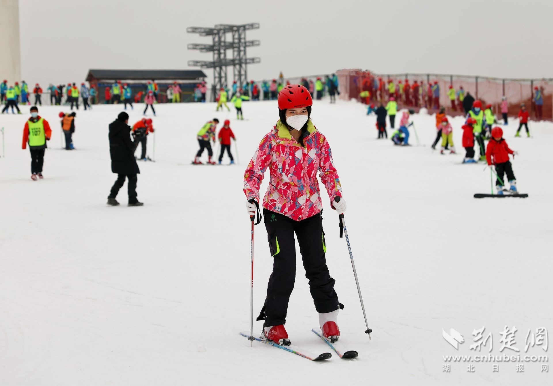 宜昌百里荒滑必一体育官网下载雪场今日开板迎接新雪季(图3)