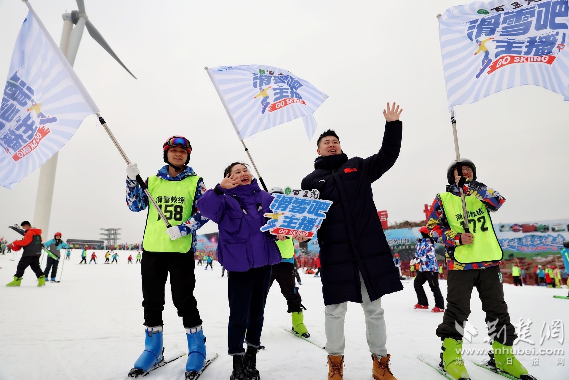 宜昌百里荒滑必一体育官网下载雪场今日开板迎接新雪季(图2)