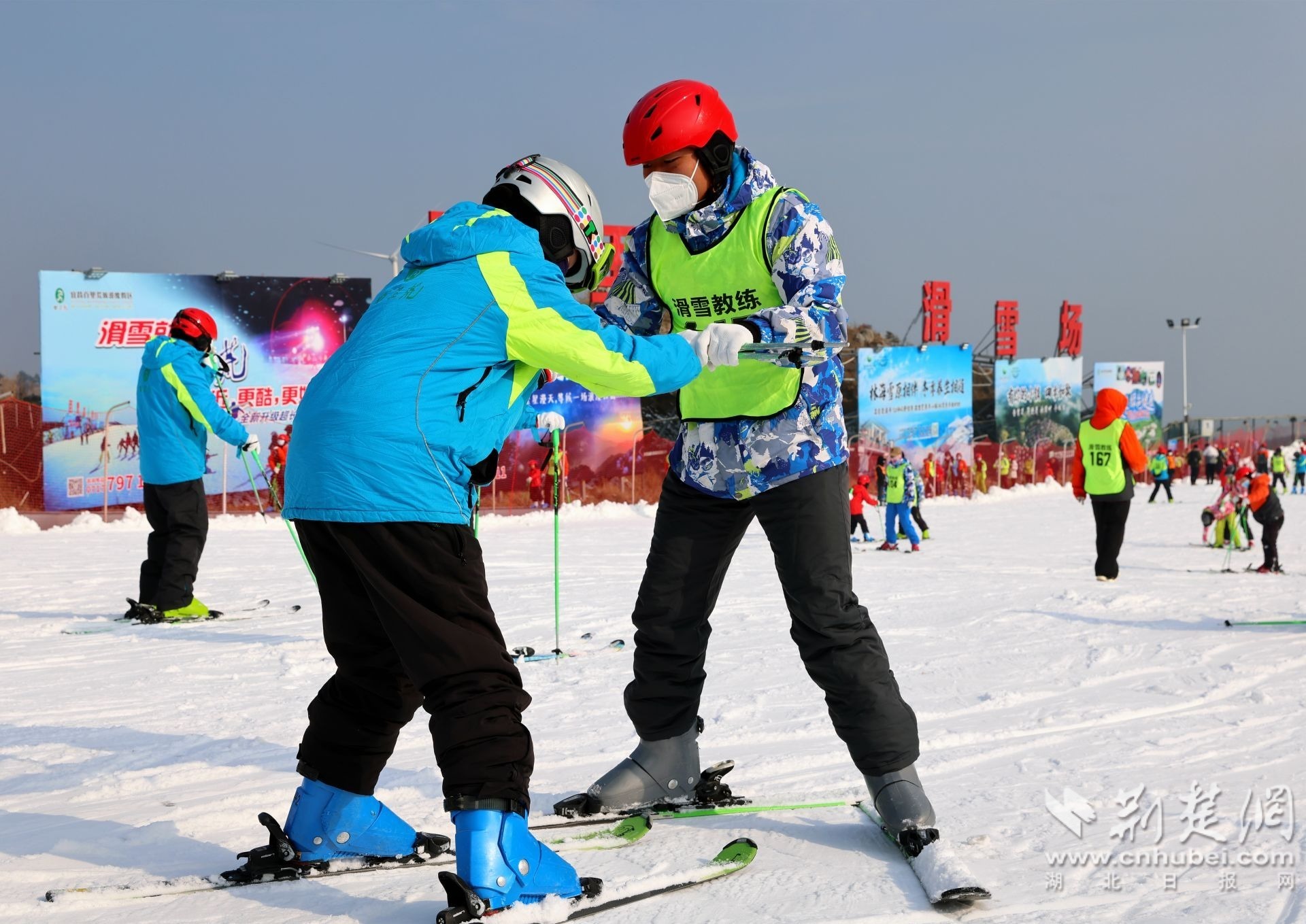 宜昌百里荒滑必一体育官网下载雪场今日开板迎接新雪季(图1)