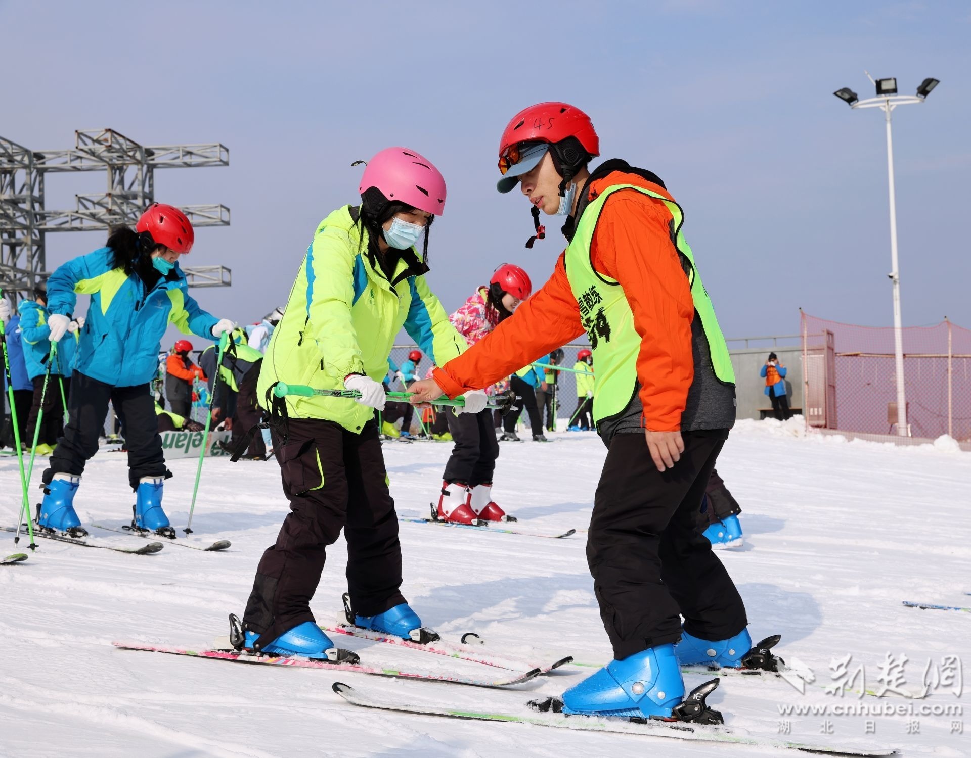 宜昌百里荒滑必一体育官网下载雪场今日开板迎接新雪季(图5)