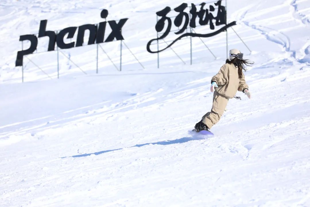 必一体育可可托海滑雪度假区成为滑雪爱好者的首选之地(图4)