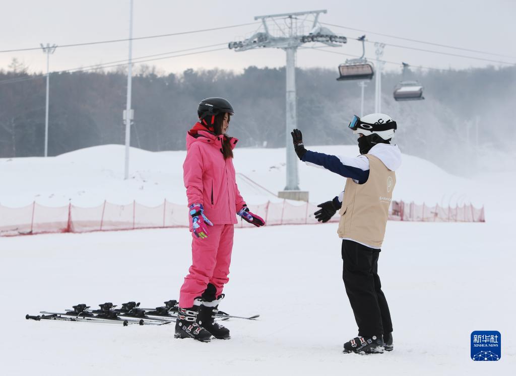 辽宁省滑雪场“开板滑雪常识” 必一体育下载喜迎新雪必一体育官网下载季(图2)