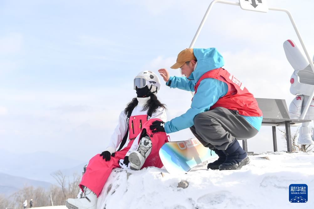 必一体育下载雪场摄滑雪常识影师张健——用快门记必一体育官网下载录滑雪运动升温(图7)