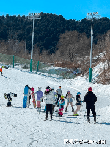 必一体育官网下载【透视社·滑雪常识全民健康】滑雪的尽头是骨科？安全指南请查收！(图3)