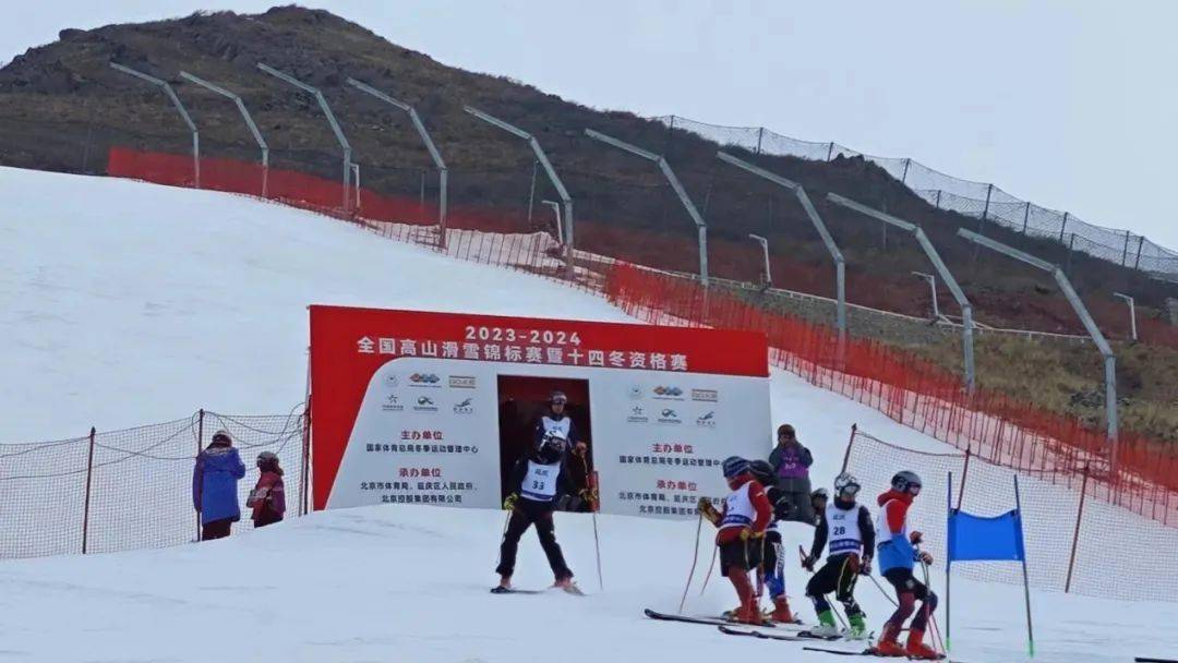 必一体育官网下载上海市滑雪队高山滑雪运动员全部获得十四冬“入场券” 十四冬资格赛必一体育下载(图1)