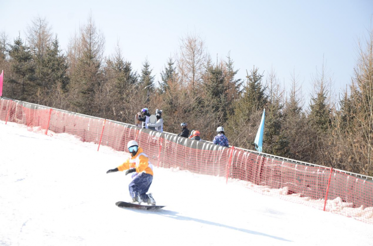 必一体育官网下载第九届甘肃省大众高山滑雪邀请赛在松鸣岩滑雪场开常识赛(图3)