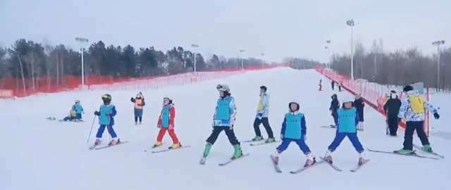 必一体育龙年游龙江 鹤岗好地方！鹤岗春节文旅活动精滑雪彩不断(图6)