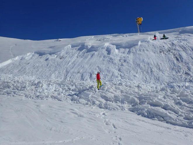 冰雪安全事件屡发「娱乐滑雪致死」的梦魇中我们能做什么？必一体育(图1)