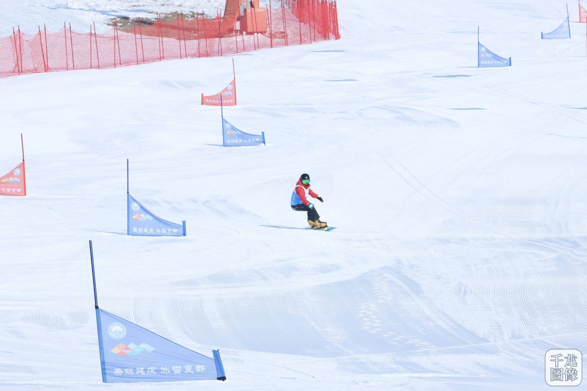 全国百名滑雪必一体育下载滑雪常识爱好者齐聚北京延庆公开赛必一体育官网下载(图1)