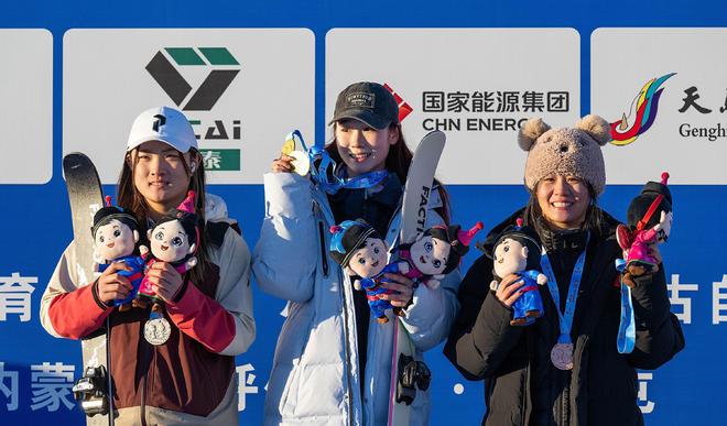 全冬会）自由滑雪常识式滑雪-公开组女子坡面障碍技巧赛况必一体育下载(图7)