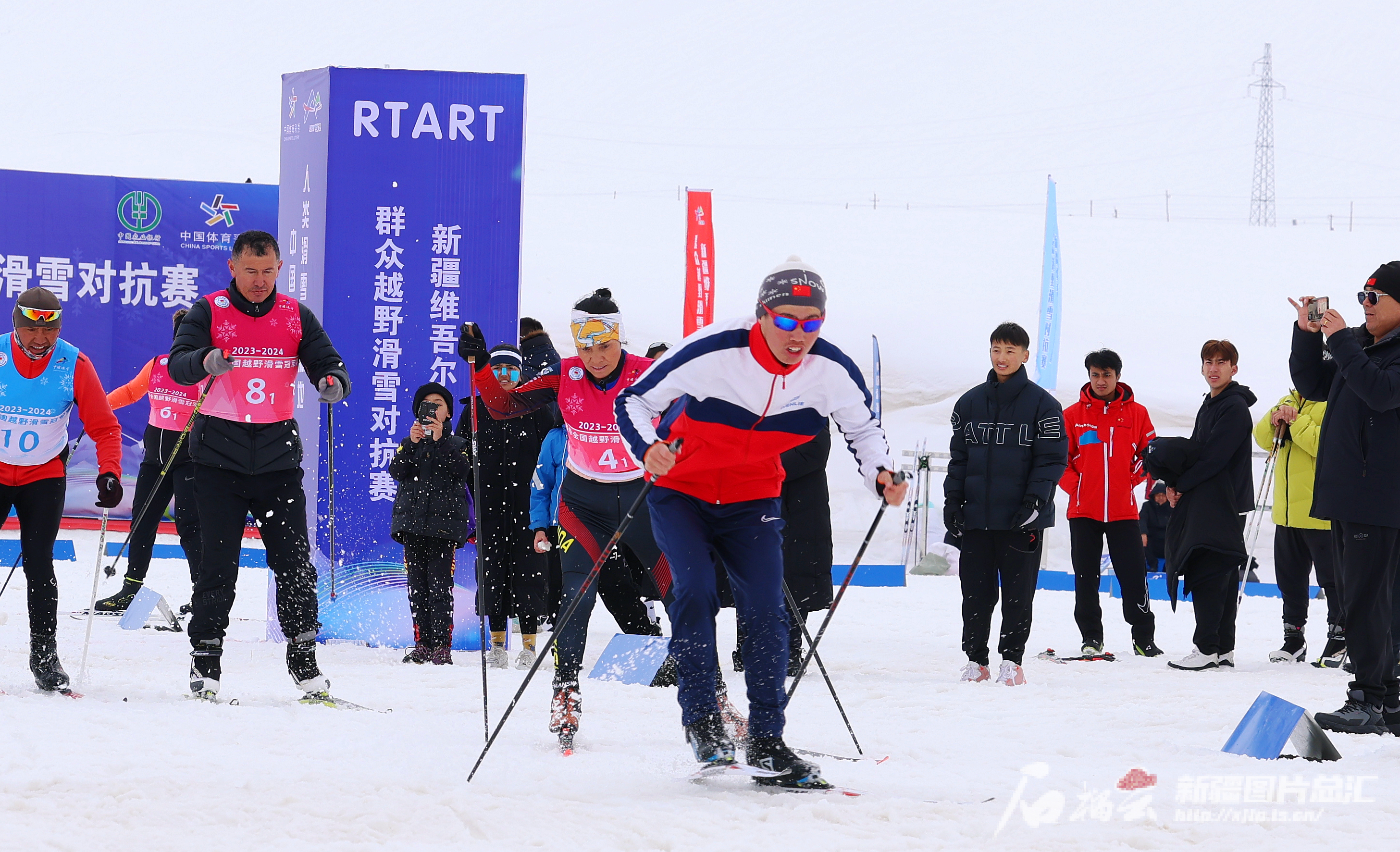 自治区群众越野滑雪常识滑雪对抗赛阿勒泰分站赛举行必一体育下载(图1)